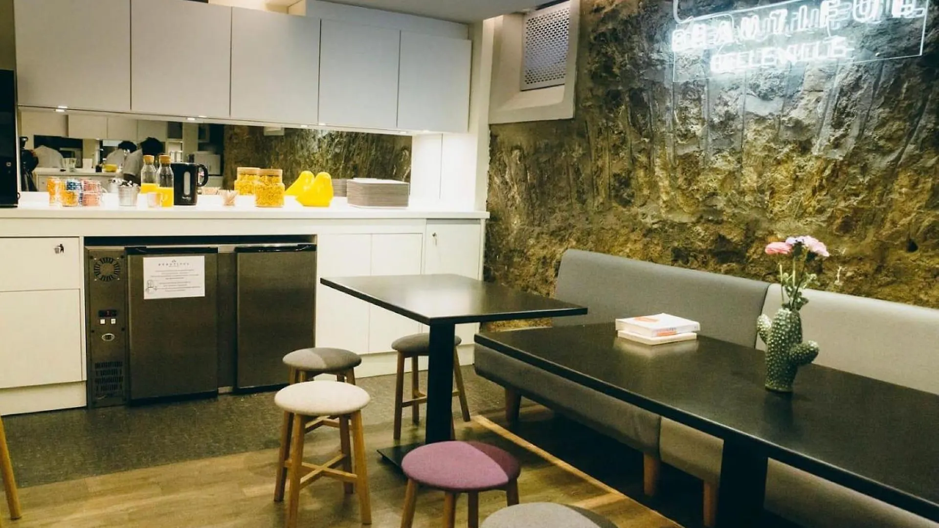 Beautiful Belleville Hotel & Hostel